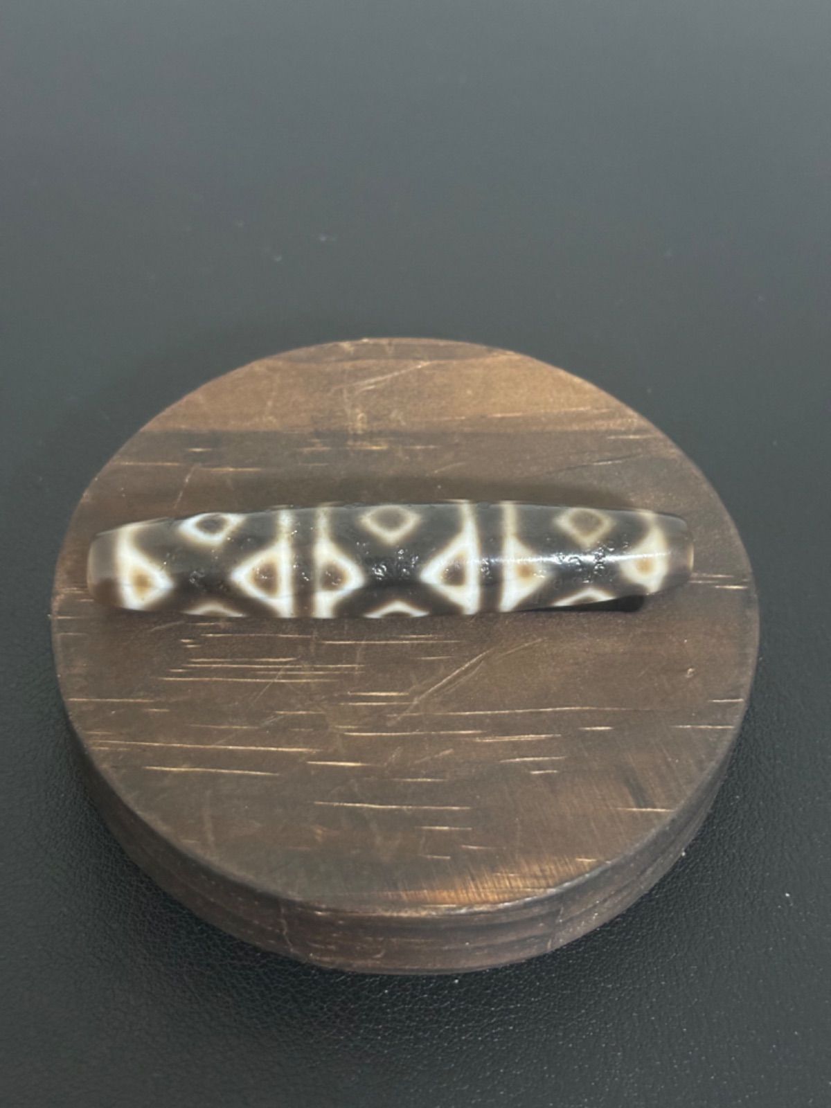 kiza‼️西蔵老礦古代伝承九眼天珠 西蔵老礦古代伝承 朱砂 九眼天珠 - メルカリ