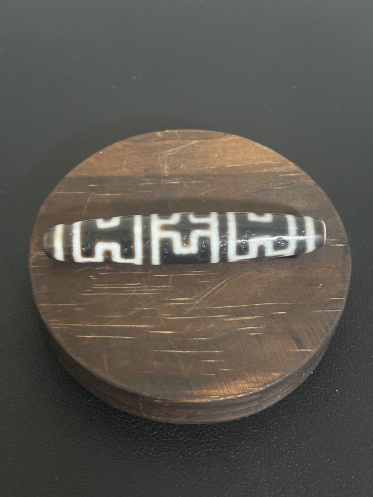 秘蔵天珠‼️西蔵老礦古代伝承風化三色七線天珠、金剛ニ眼特殊六眼天珠セット〔巾着付） 西蔵老礦古代伝承 金剛特殊 九眼天珠 - メルカリ