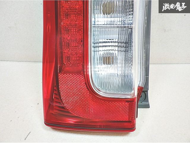 ダイハツ 純正 タント 《 LA600S 》 左テールランプ 81560-B2690