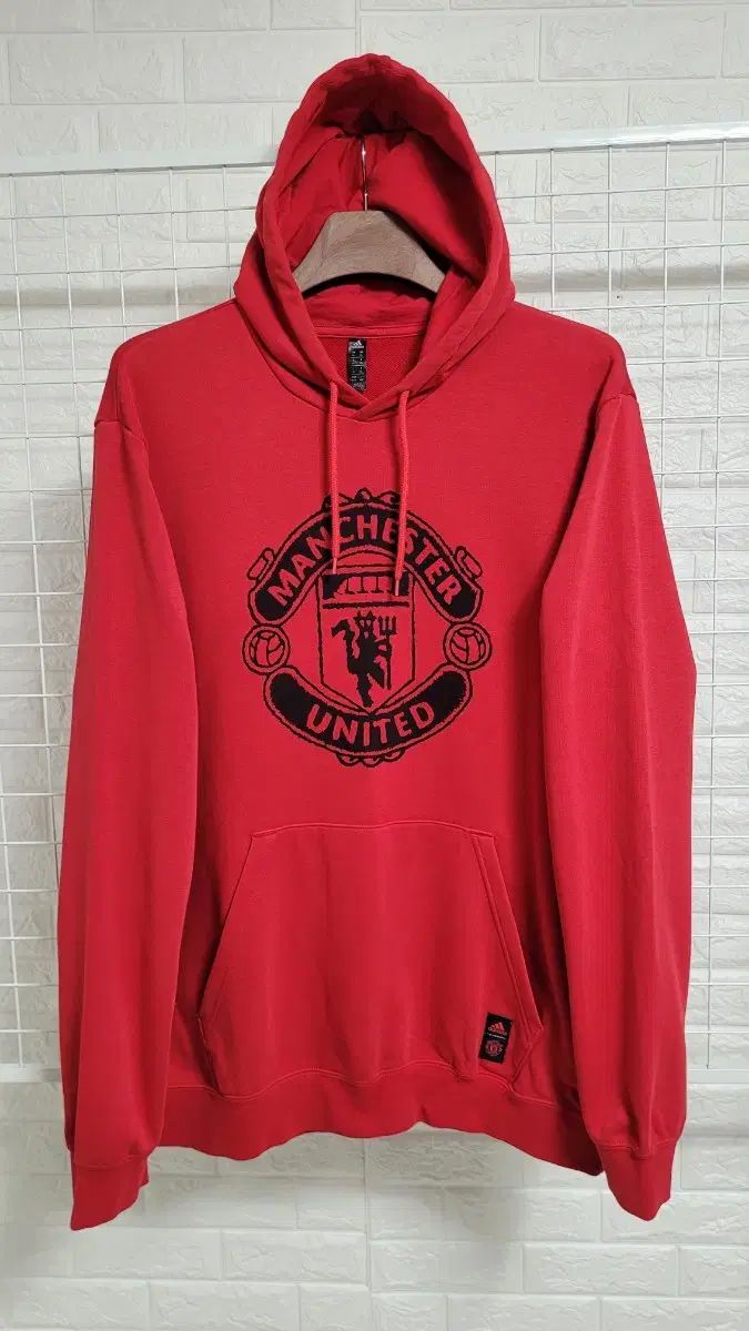105 adidas 海外モデル レッド MANCHESTER UNITED FC(マンチェスター