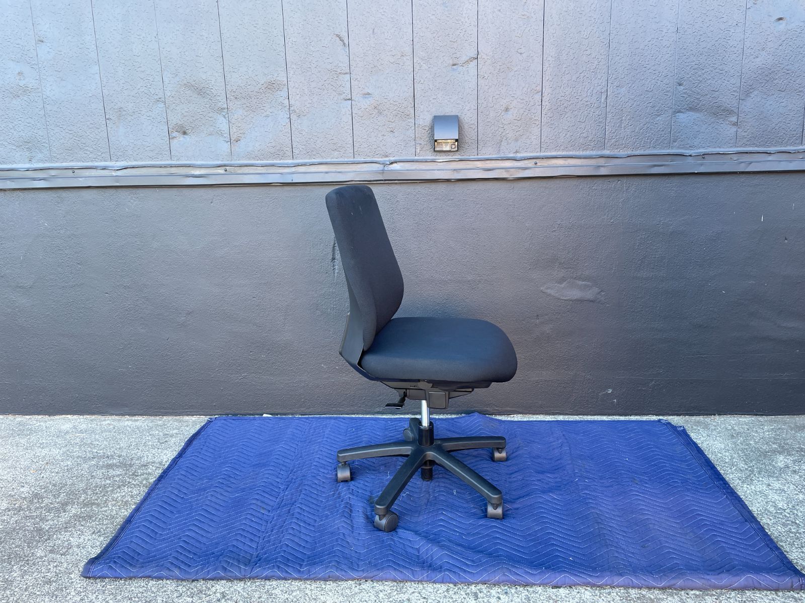 直接引き取り可】オフィスチェア 肘無 イトーキ torte-R(トルテアール