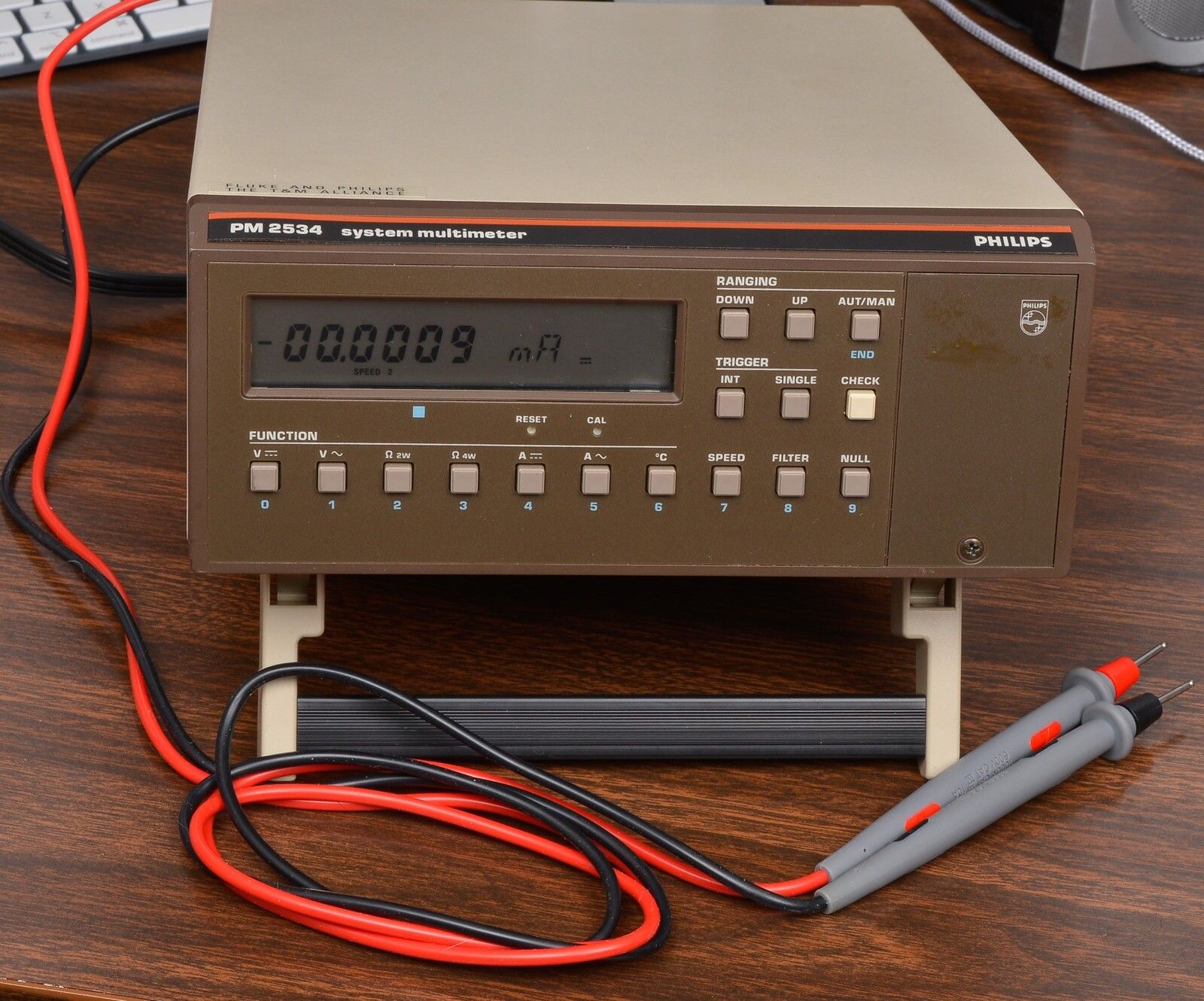 FLUKE PHILIPS 6 5 DIGIT W LEADS PWR CORD IEEE 488 PORT