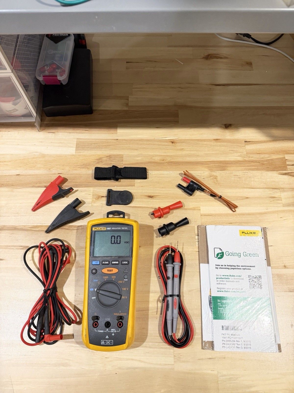 FLUKE 1507 INSULATION MULTIMETER W LEADS CLIPS SHIPS