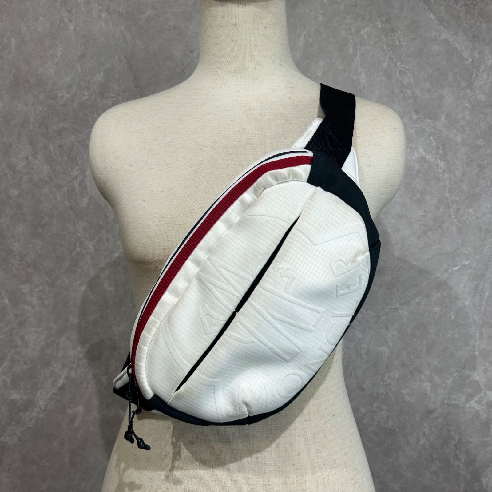 MONCLER モンクレール ボディバッグ モンクレール(MONCLER) 美品 