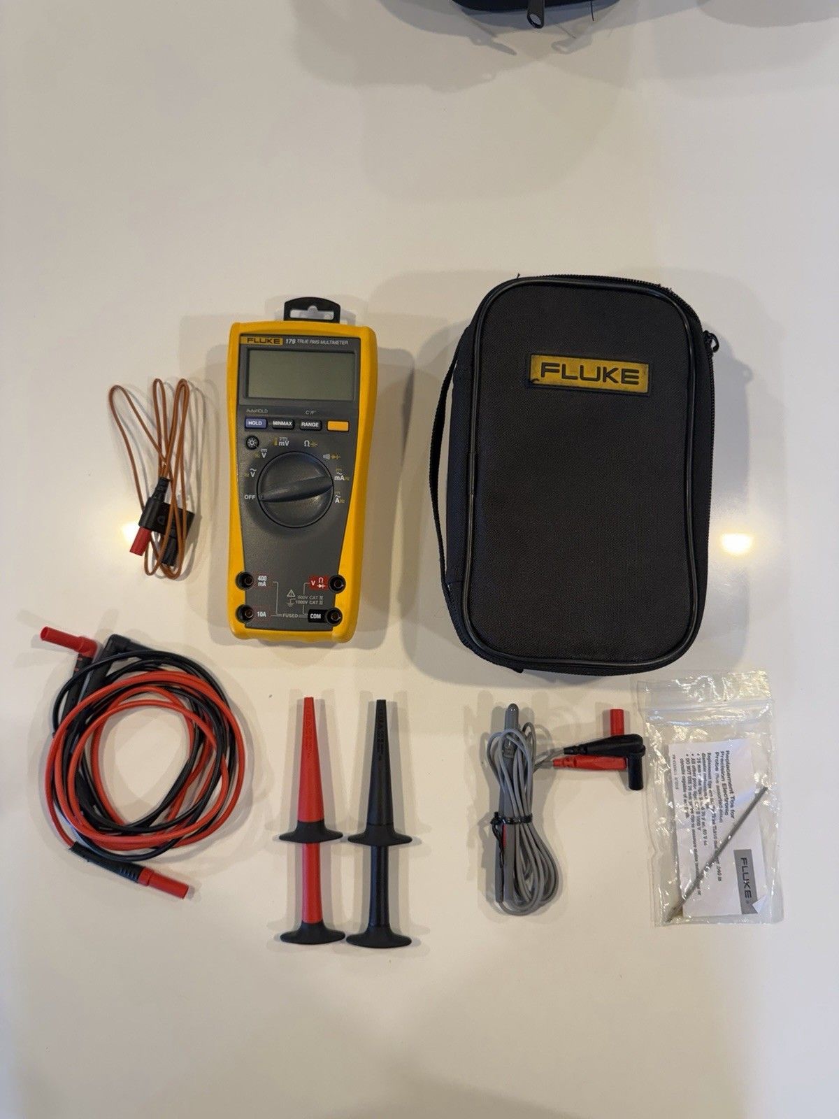 Fluke 179 EDA 2 True RMS Digital Multimeter Accessory Combo Kit