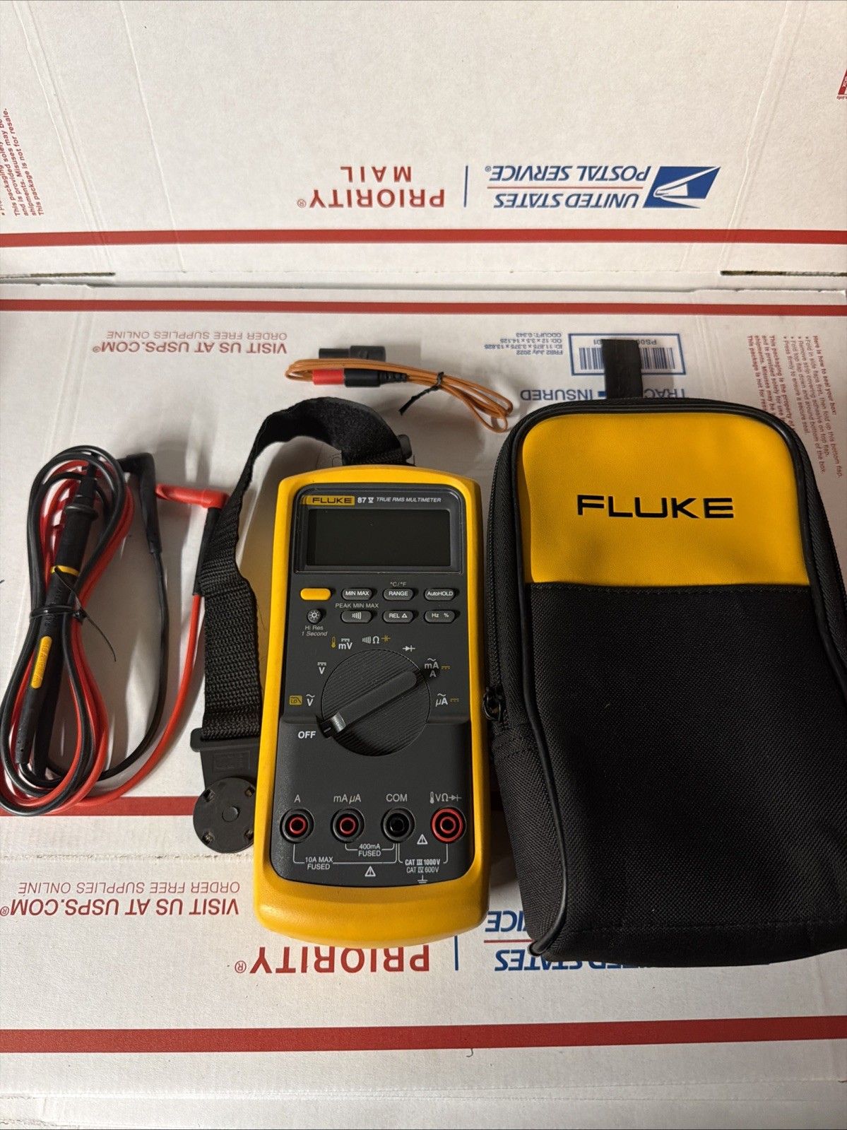 Fluke 87 V True RMS Digital Multimeter w Leads Nice