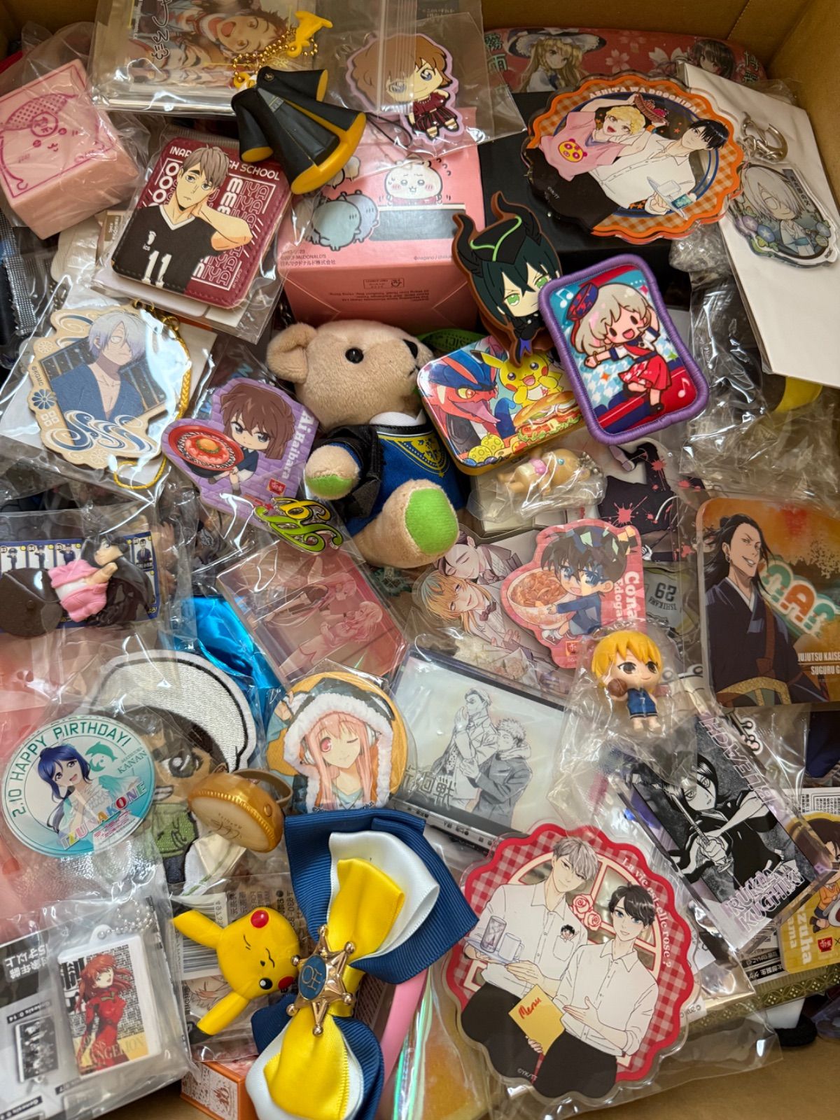 アニメグッズまとめ売り/ぬいぐるみ/マスコット/キーホルダー/缶バッジ他 キャラクターグッズ まとめ売り キーホルダー ぬいぐるみ 缶バッジ