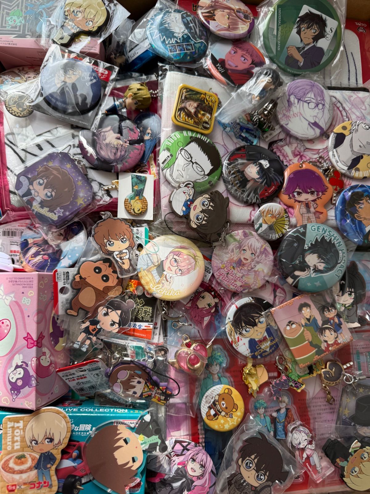 大特価！ アニメグッズ等 缶バッジ キーホルダー クリアファイル