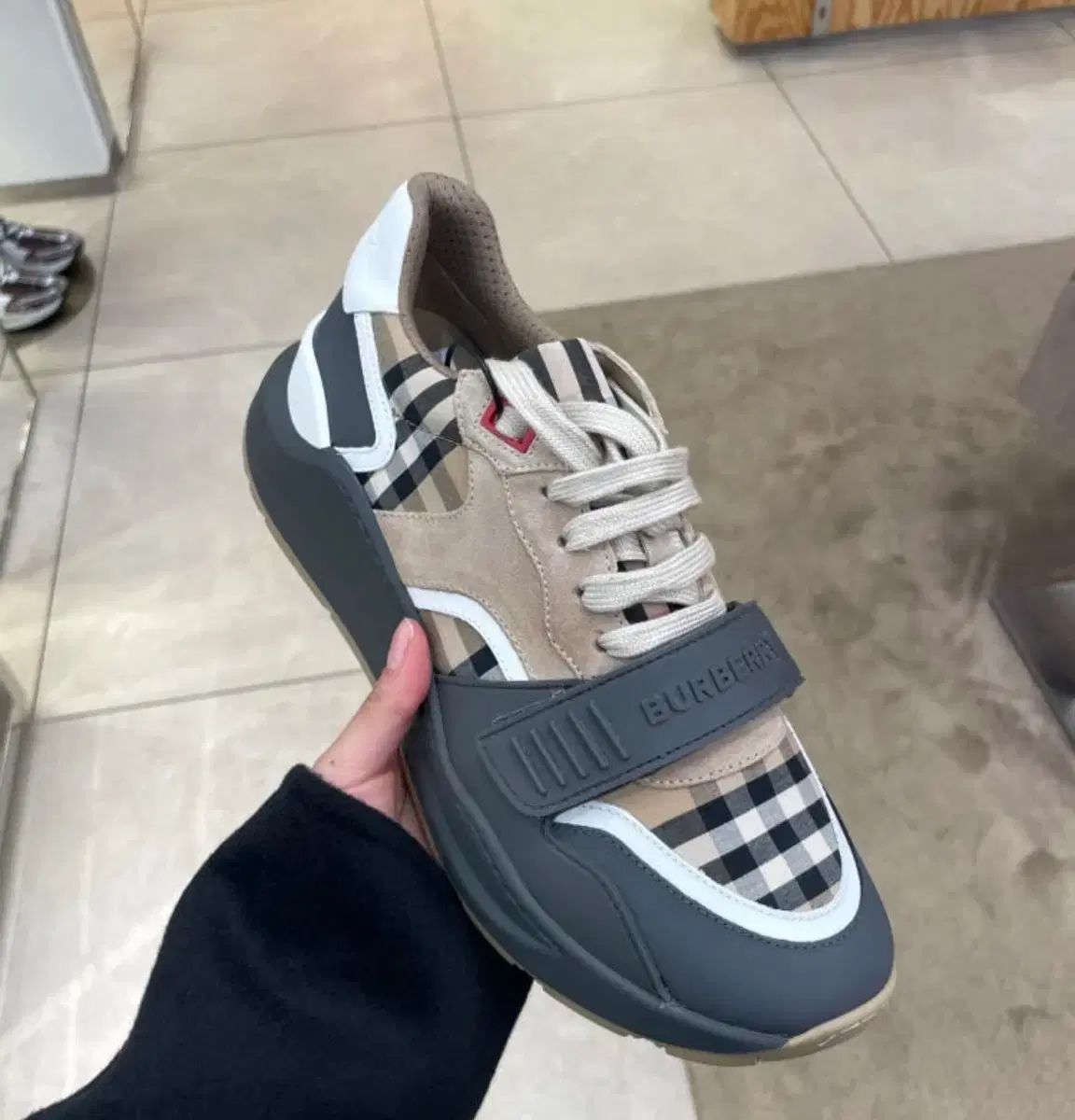 BURBERRY バーバリー スニーカー ローカット メンズ 靴 レザー ブランド - シューズ ブランド通販の ハウスチェック LOW REETH NEW バーバリーの新作スニーカー アーサー 光沢感あるラバーソール