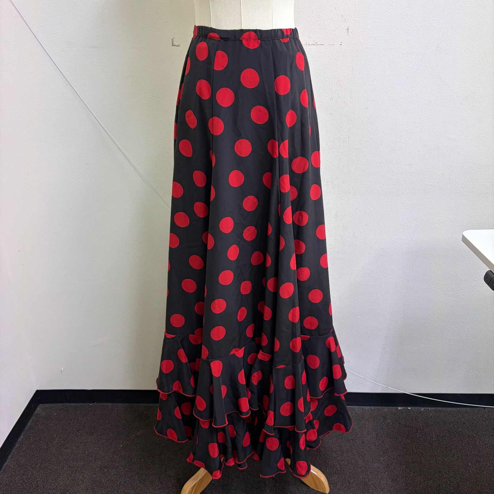 フラメンコ衣装 スカート ファルダ 黒 ブラック 赤 ドット 裾フリル