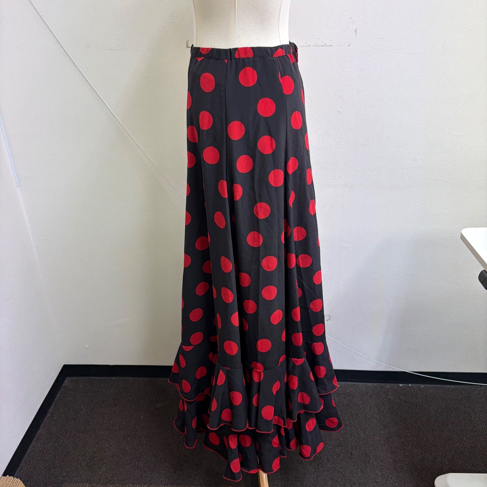 フラメンコ衣装 スカート ファルダ 黒 ブラック 赤 ドット 裾フリル