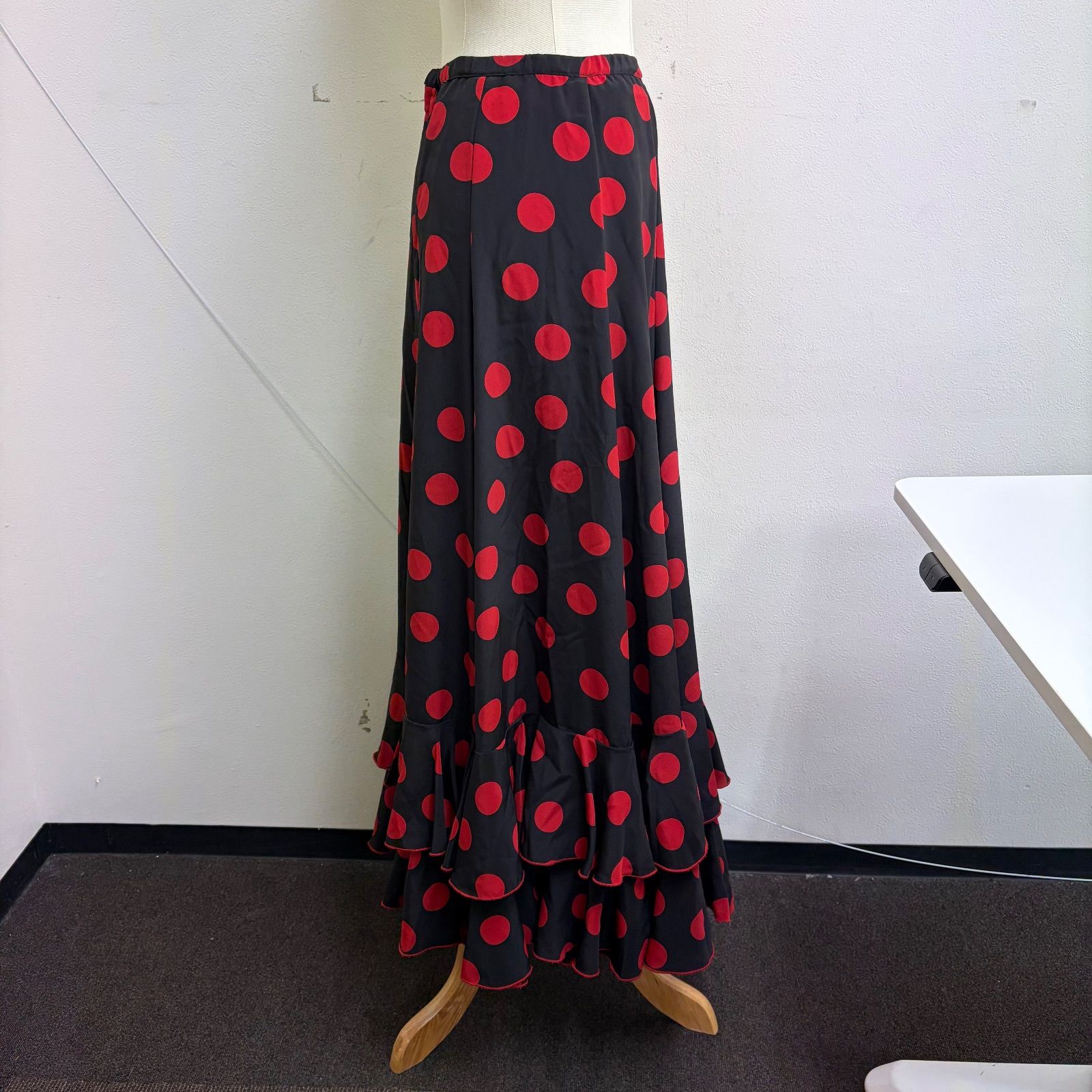 フラメンコ衣装 スカート ファルダ 黒 ブラック 赤 ドット 裾フリル