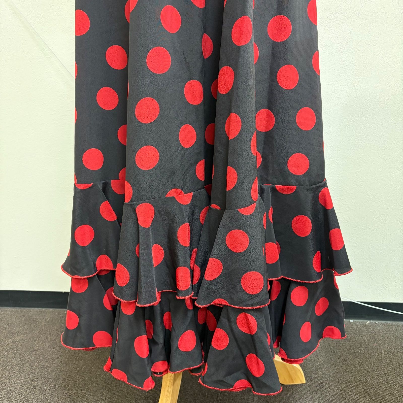 フラメンコ衣装 スカート ファルダ 黒 ブラック 赤 ドット 裾フリル