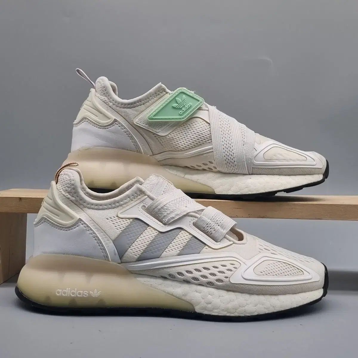 たらら アディダス ZX2K レディーススニーカー 23.5センチ - メルカリ