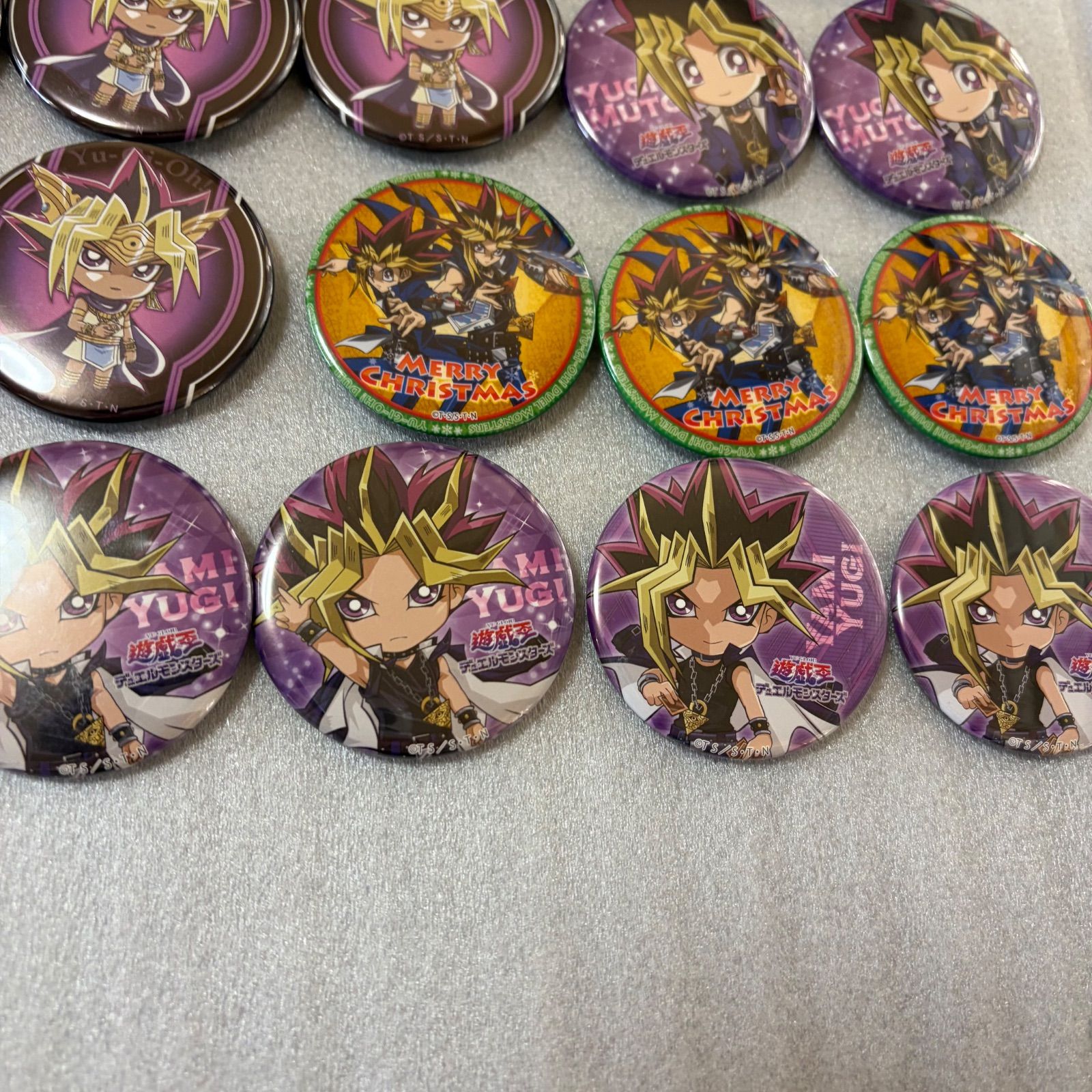 遊戯王　箔押しプラカード＆キラキラ缶バッジ　闇遊戯・海馬瀬人・武藤遊戯　セット 遊戯王 缶バッジ まとめ売り 闇遊戯 海馬瀬人 武藤遊戯 59459444