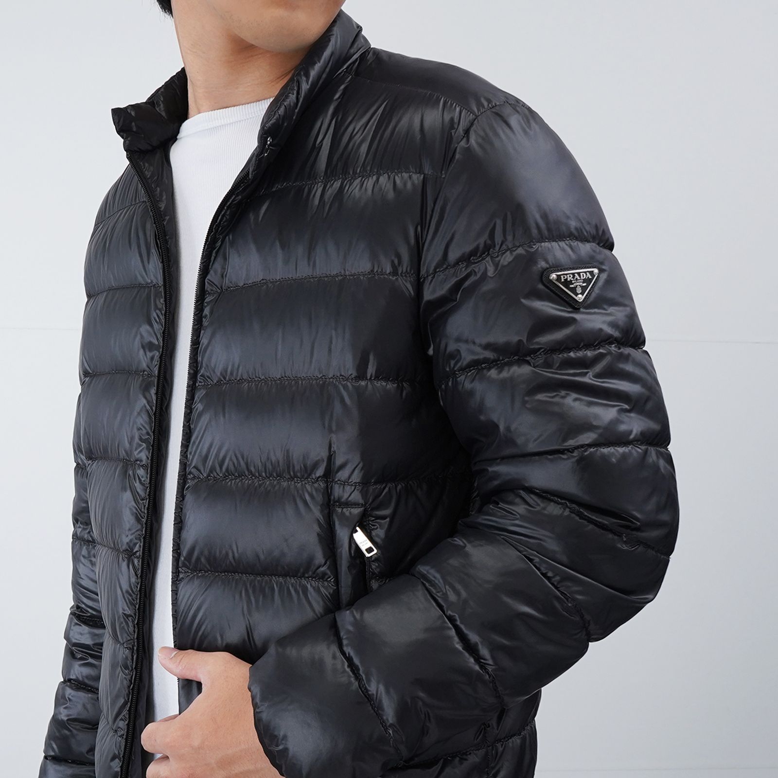 ダウンジャケット 中古・古着通販PRADA ブラック クロップド Re-Nylon ネイビー プラダダウンジャケット(未使用品) ダウンジャケット 中古・古着通販PRADA ブラック クロップド Re-Nylon ネイビー プラダダウンジャケット(未使用品)