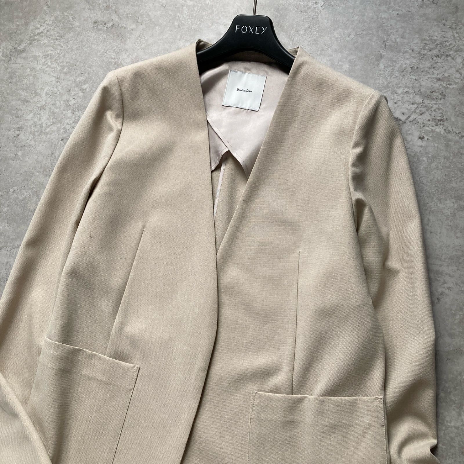 美品 スピック＆スパン Spick and Span ノーカラージャケット カラー