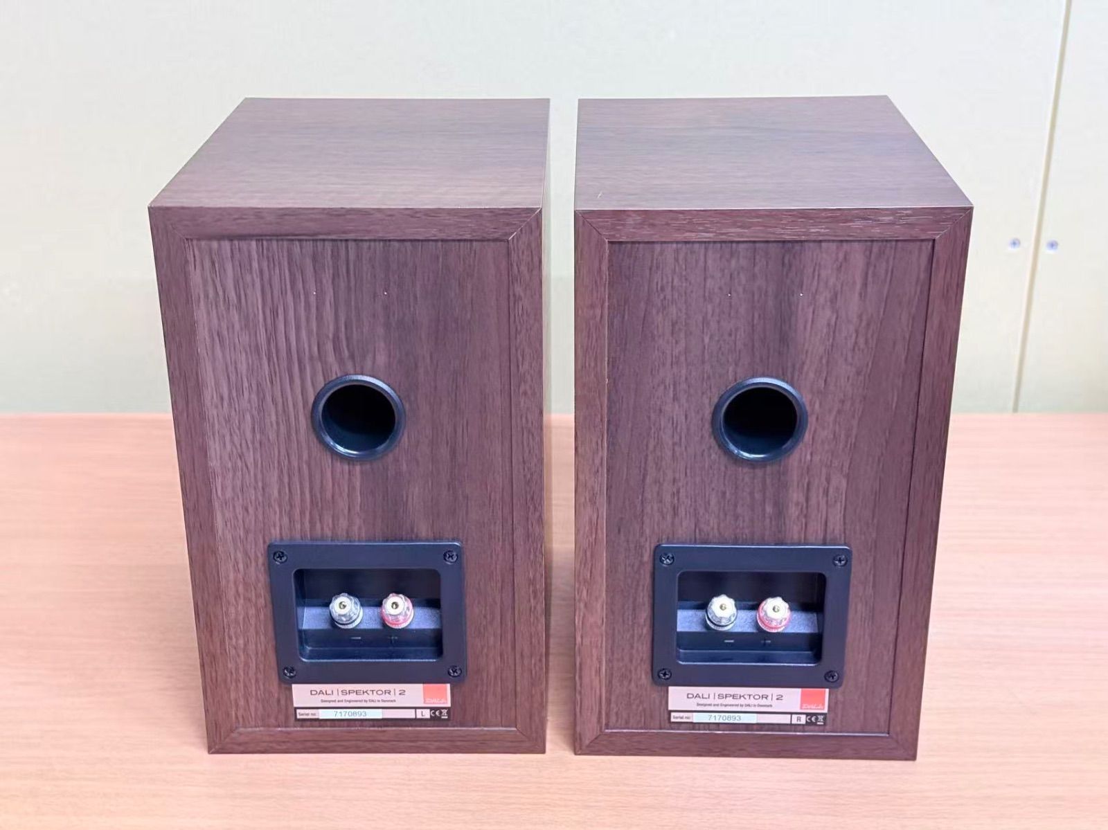 未使用 展示品 DALI SPEKTOR2 [ウォルナット ペア] ブックシェルフ型