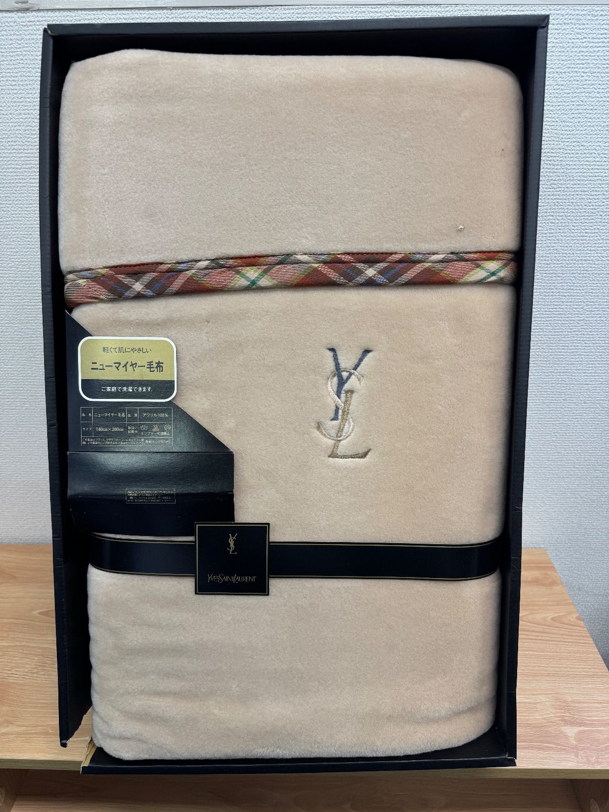 YVES SAINT LAURENT イヴ・サンローラン ニューマイヤー毛布 - メルカリ