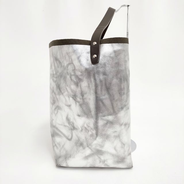 how to live 箔バッグ 銀色の箔 勝屋まゆみ トートバッグ シルバー