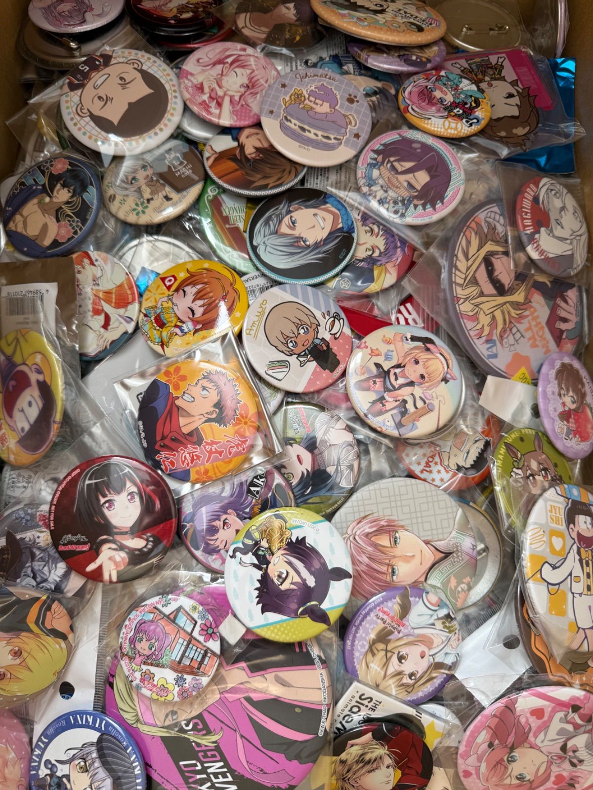 大 バッジ類 缶バッジ アクリルバッジ ピンズ ピンバッジ等 1200点以上大量まとめ売り