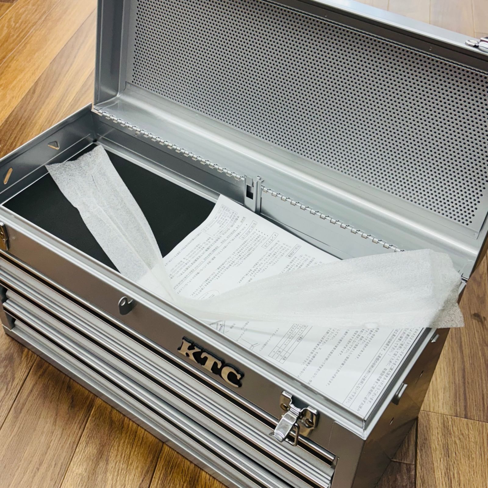 展示品 未使用 KTC チェスト（3段3引出し） メタリックシルバー 