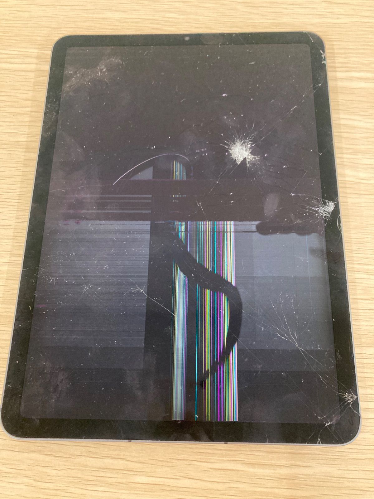 2【ジャンク品】画面ひび割れ 液晶ノイズあり Apple iPad Air