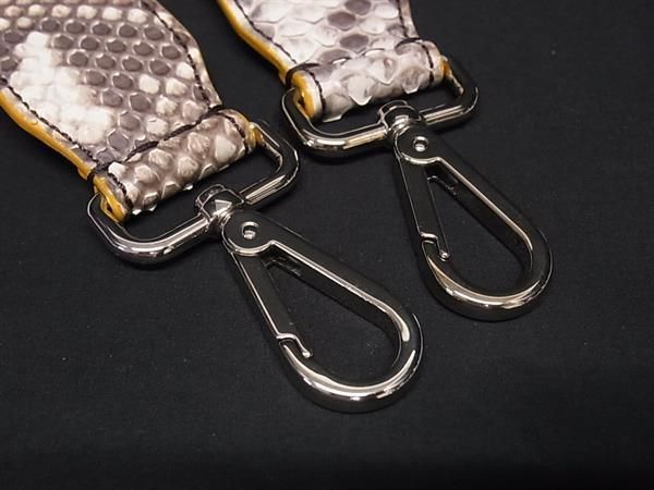 □極上□本物□極美品□ FENDI フェンディ ストラップユー パイソン