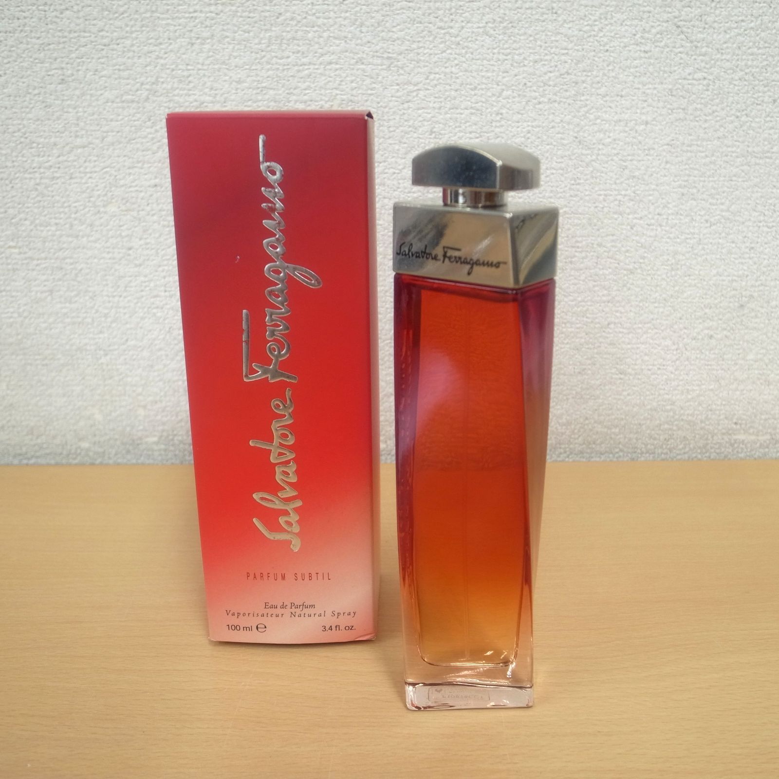 サルヴァトーレフェラガモ レッドレザー EDP 100ml