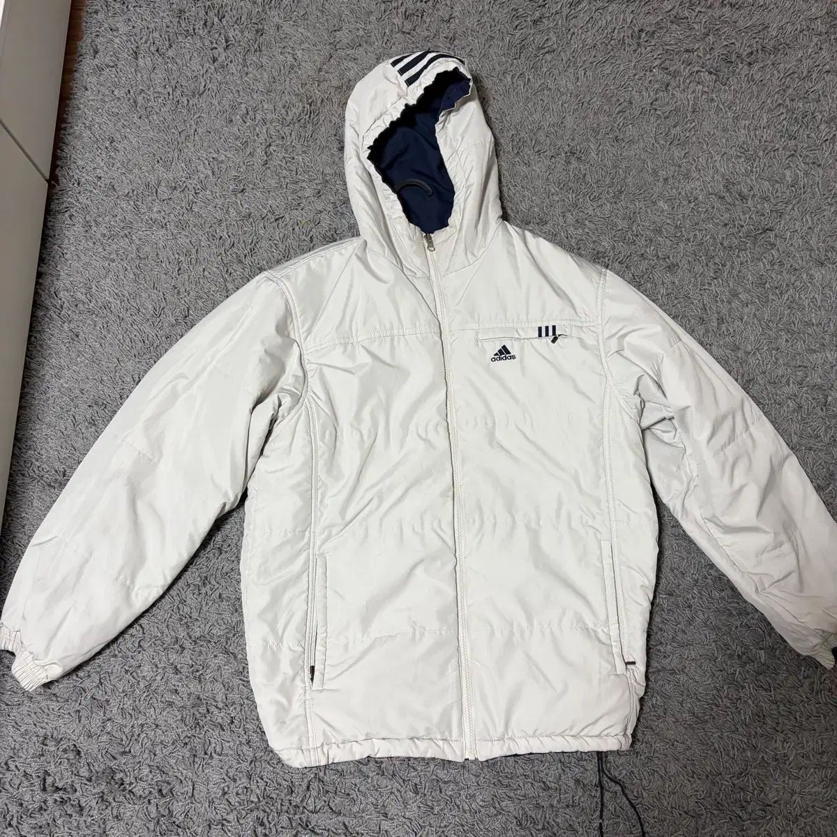 アディダス リバーシブル ダウン L - メルカリ