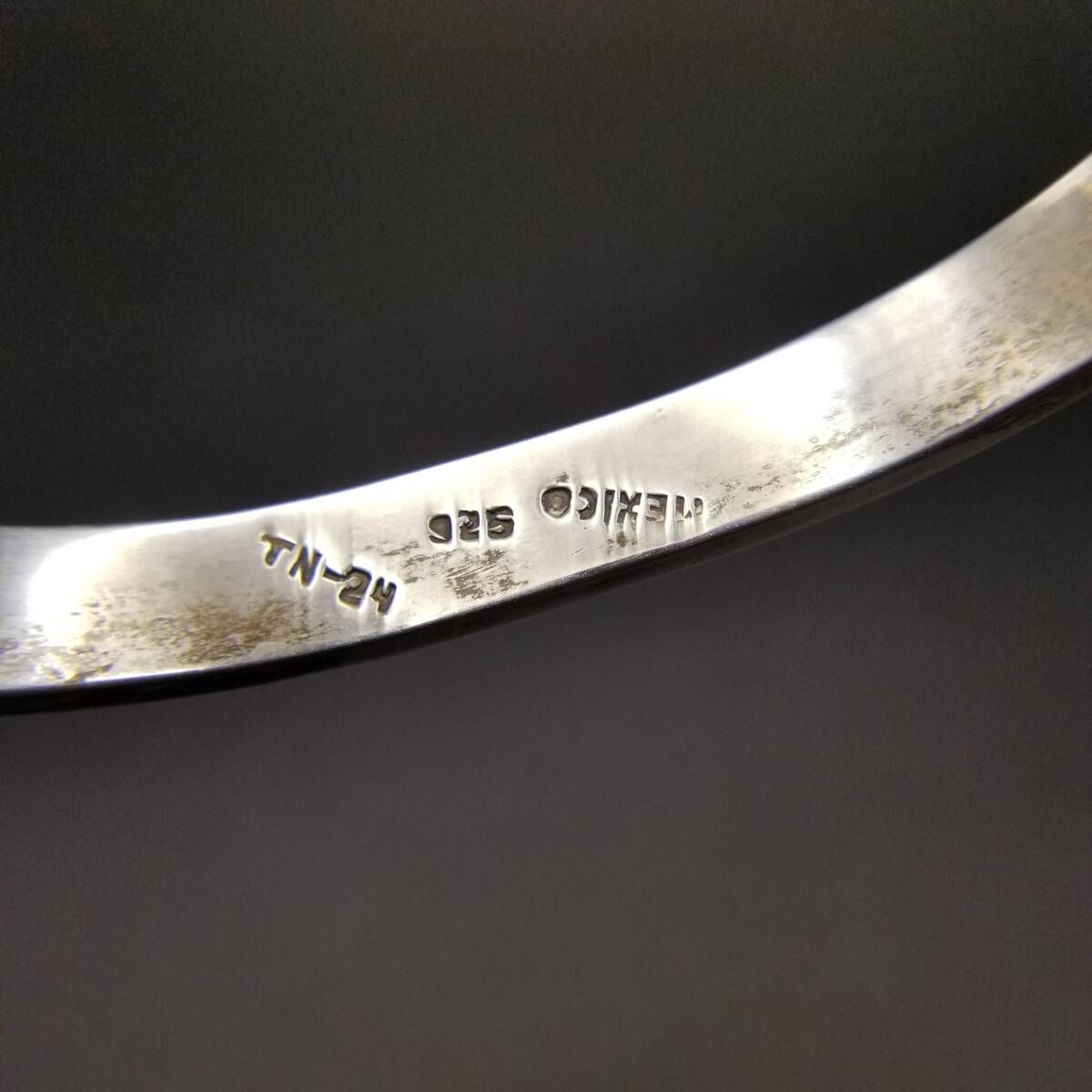メキシコ 925 シルバー リボン型 ソーダライトカラー インレイ 