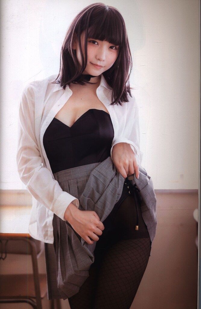 【即購入可】よむ×あまつ様 コラボ写真集　よむタイツ　palette Amazon.co.jp: よむタイツ palette よむ × あまつ様 写真集 : ファッション