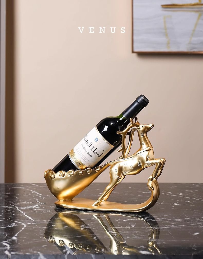 ソリを引いているトナカイ ゴールド