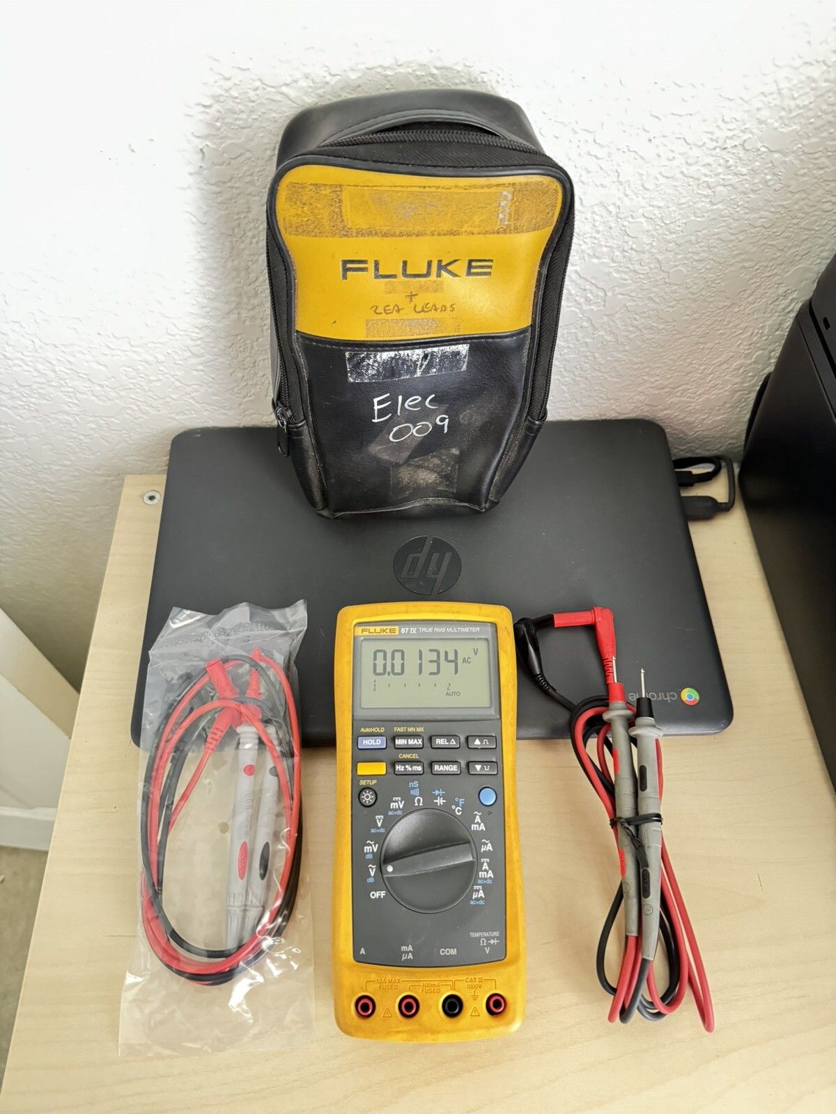 Fluke 87 IV TRMS Multimeter W BAG LEADS SHIPS