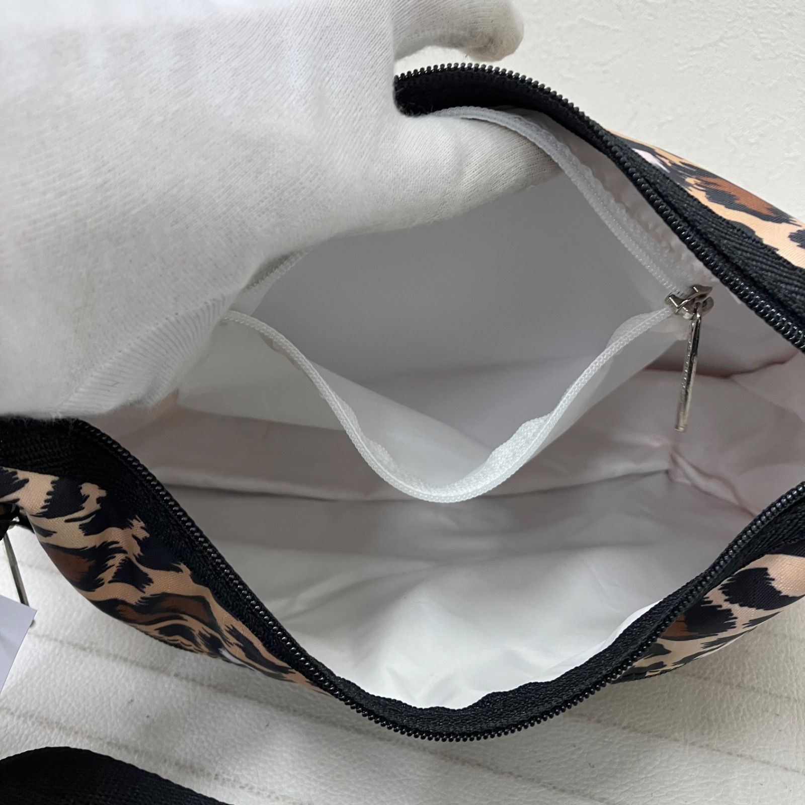 8393 LeSportsac レスポートサック ショルダーバッグ レオパード 豹柄 