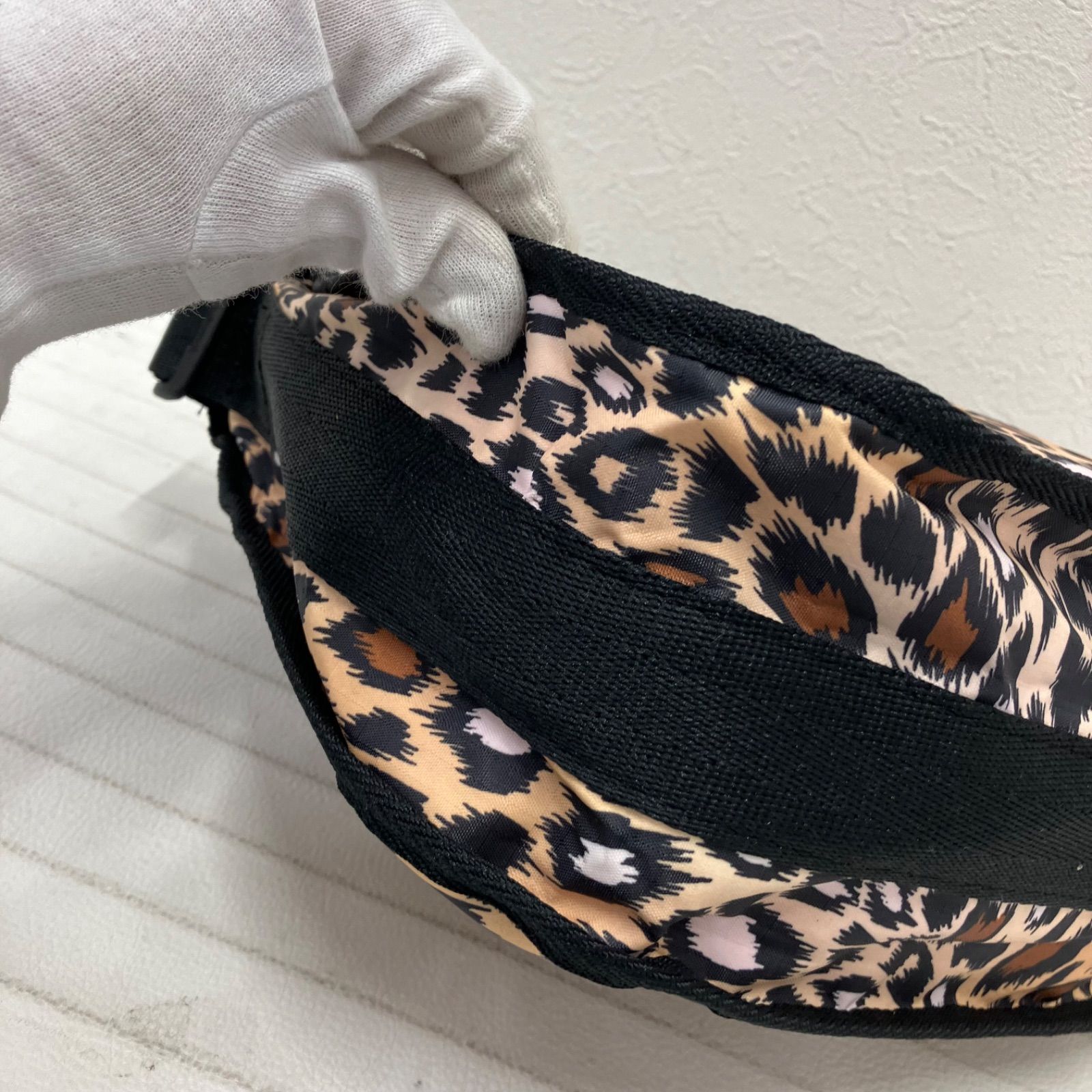 【レスポートサック】豹 レオパード アニマル柄ショルダーバッグ 総柄 茶ブラウン LeSportsac - 【レスポートサック】レオパード ショルダーバッグ 豹
