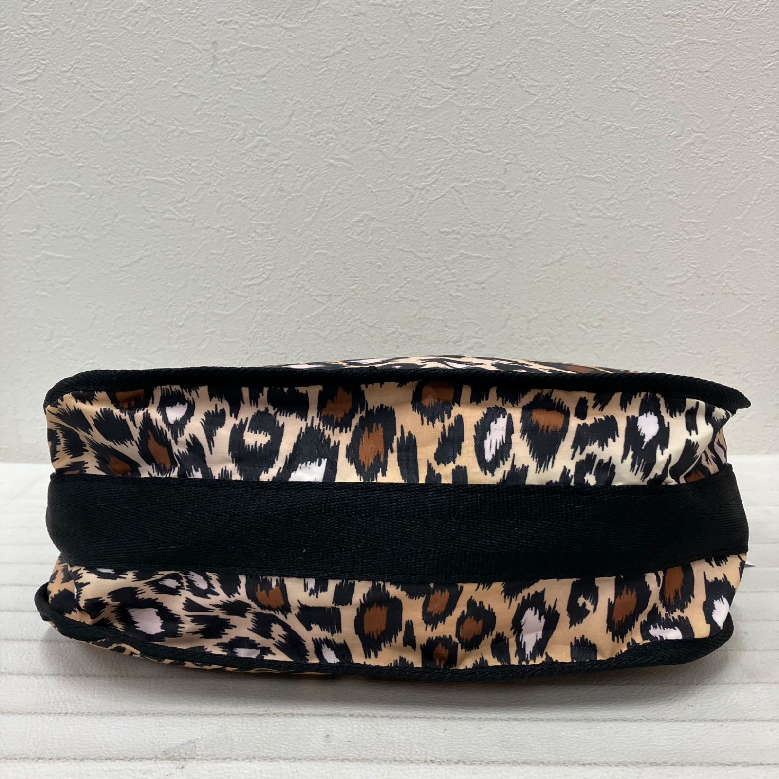 8393 LeSportsac レスポートサック ショルダーバッグ レオパード 豹柄 