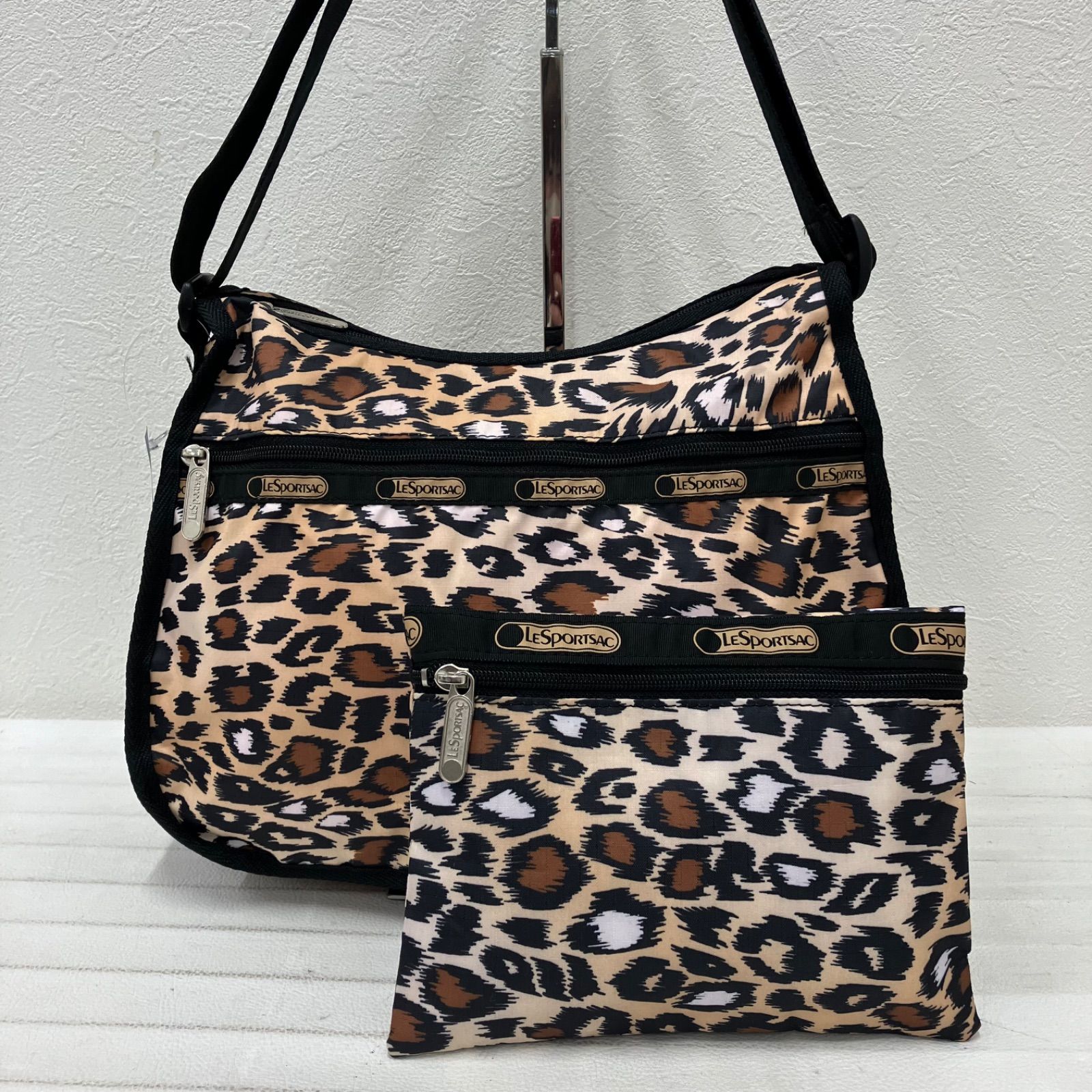 8393 LeSportsac レスポートサック ショルダーバッグ レオパード 8393 LeSportsac レスポートサック ショルダーバッグ レオパード