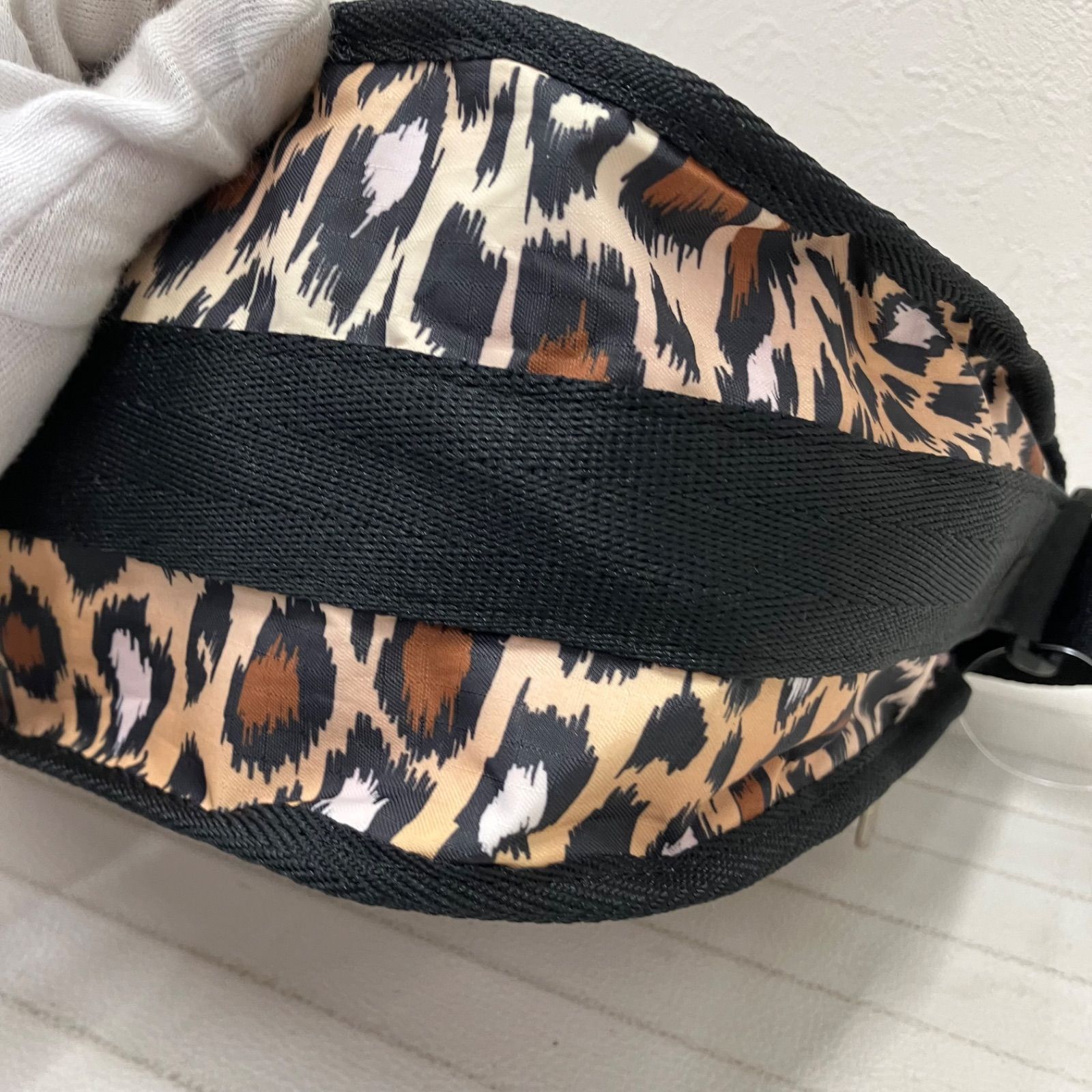 8393 LeSportsac レスポートサック ショルダーバッグ レオパード 豹柄 