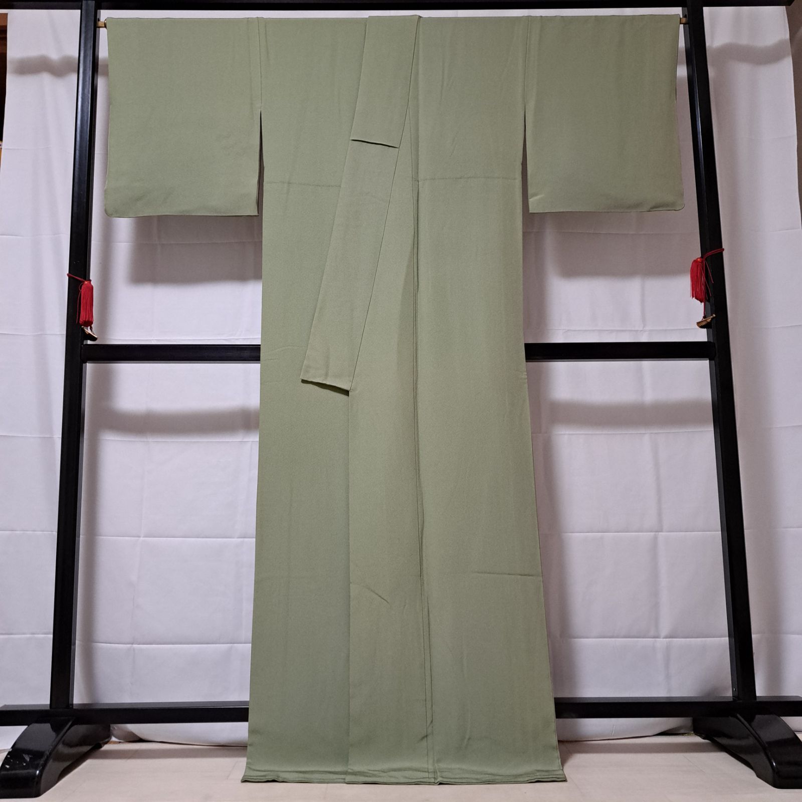 美品 縮緬地 一つ紋色無地着物⁄裄69 トールサイズ カーキ