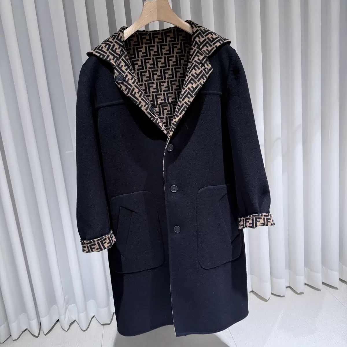 52 / フェンディ FF モノグラム リバーシブル カシミア フード