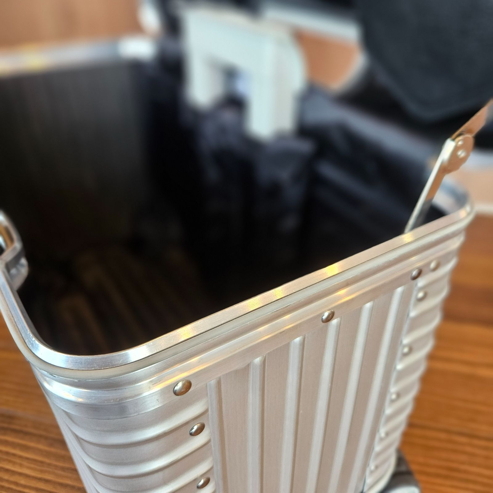 【廃盤】リモワ パイロット 34L 4輪 キャリーケース 正規品トパーズ ☆廃盤☆旧ロゴ☆特大サイズ☆リモワRIMOWA☆トパーズ☆パイロット