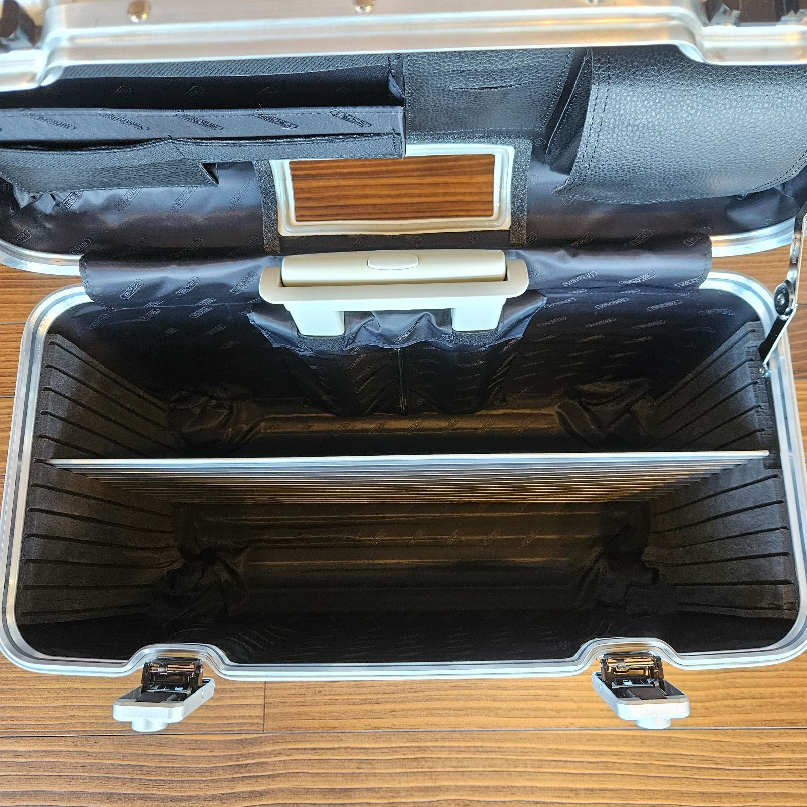 ☆廃盤☆旧ロゴ☆特大サイズ☆リモワRIMOWA☆トパーズ☆パイロット