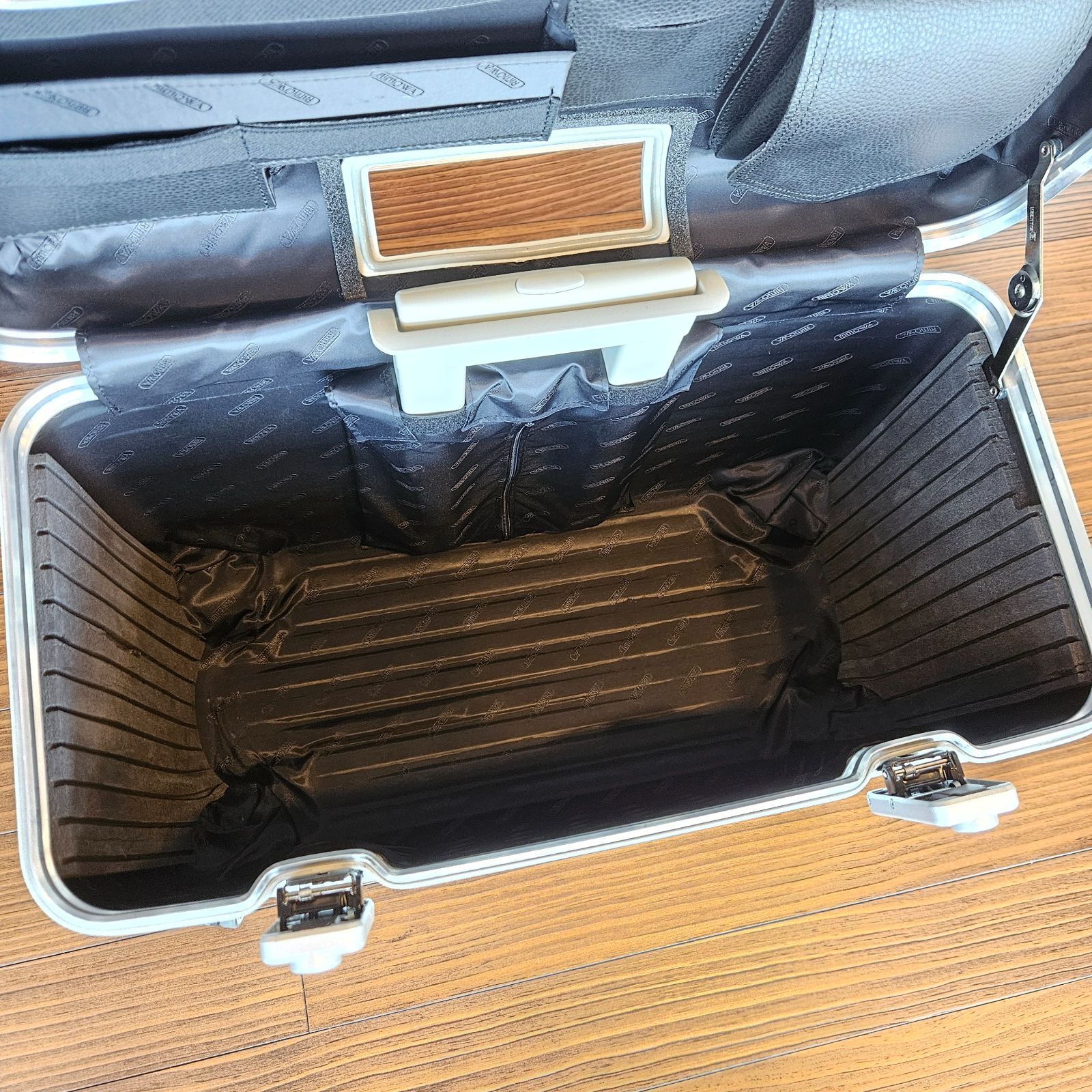 ☆廃盤☆旧ロゴ☆特大サイズ☆リモワRIMOWA☆トパーズ☆パイロット