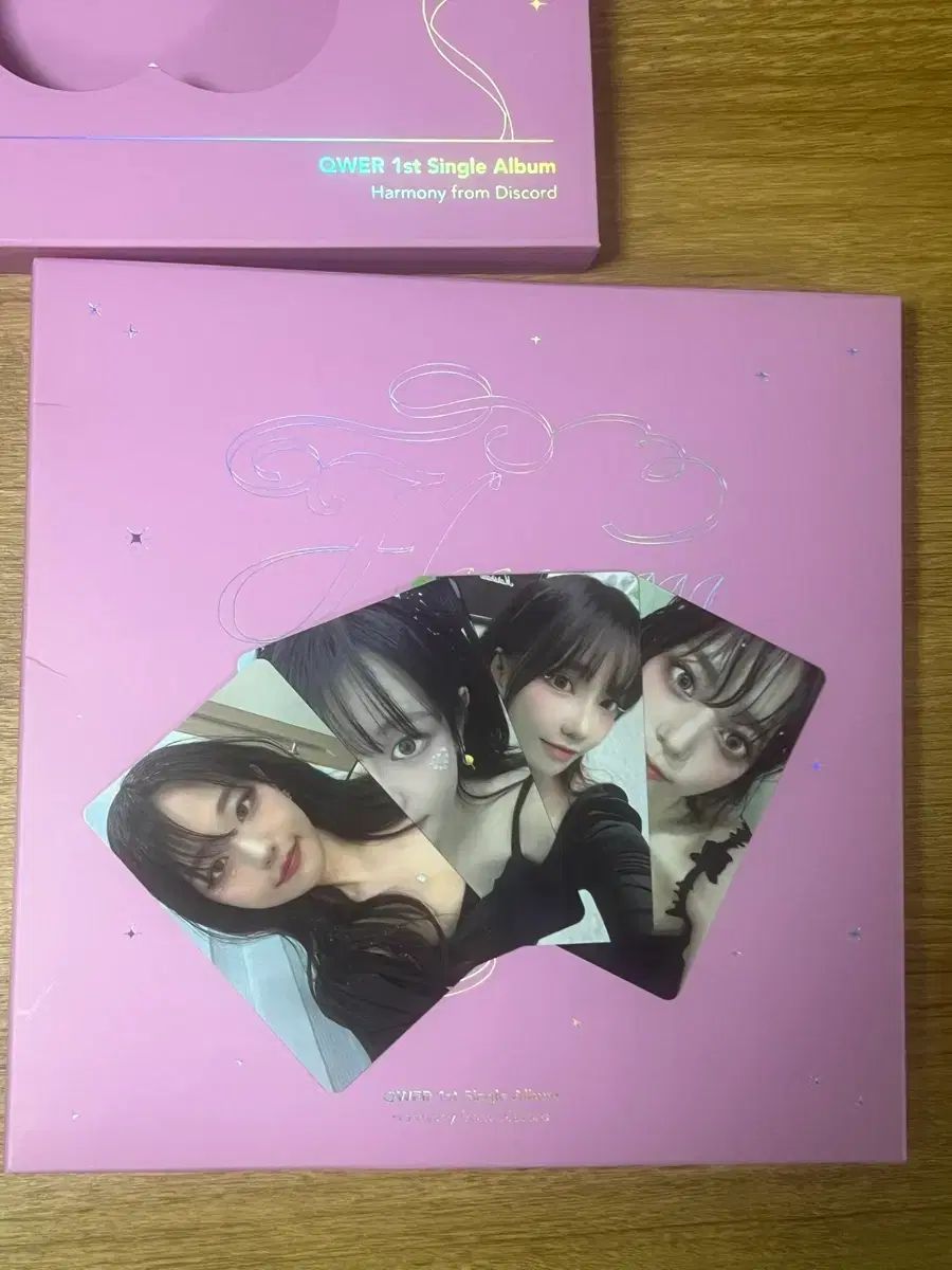 QWER 1st Single アルバム Harmony From Discord - メルカリ