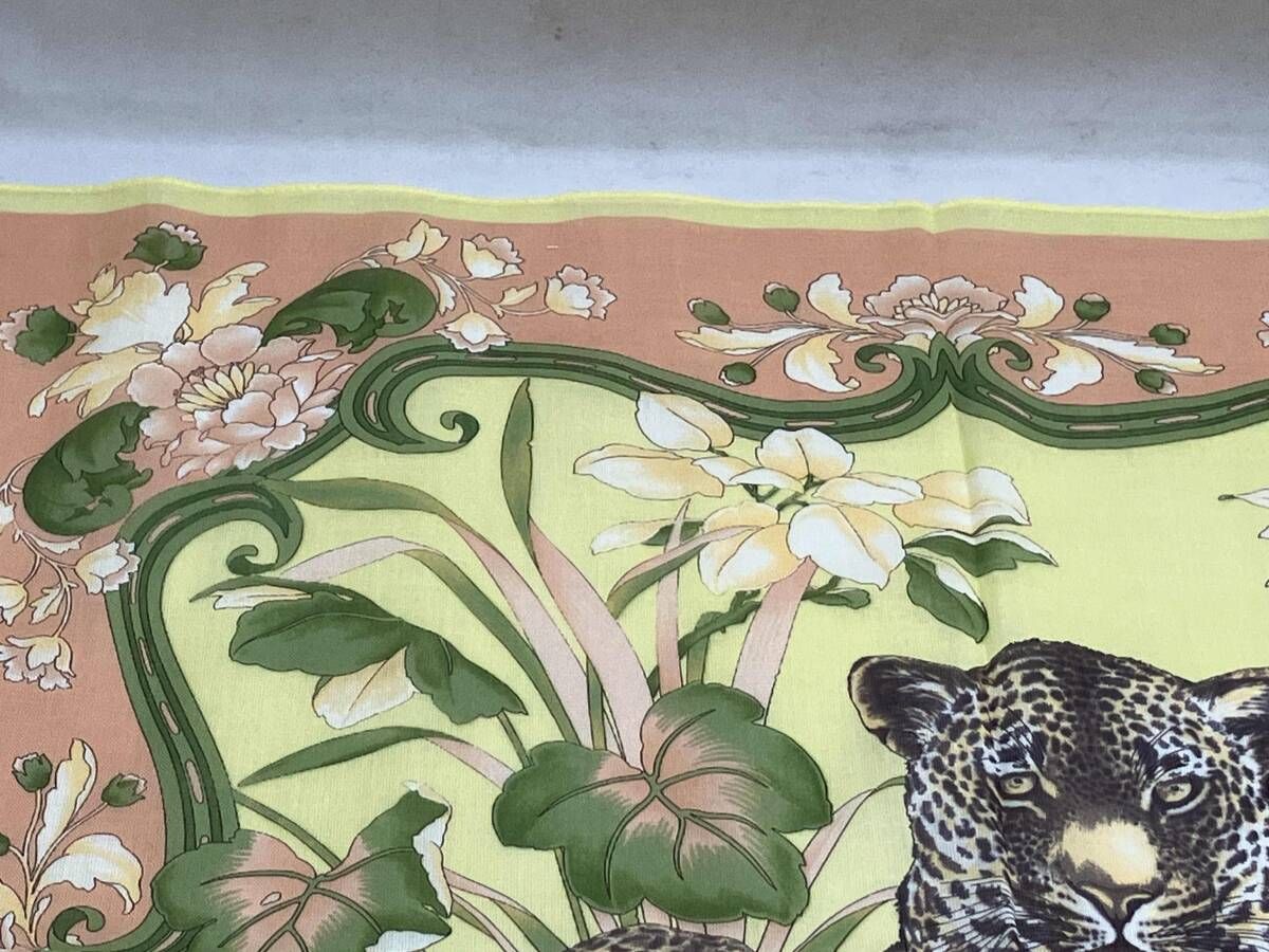 Salvatore Ferragamo サルバトーレフェラガモ スカーフ シルク100