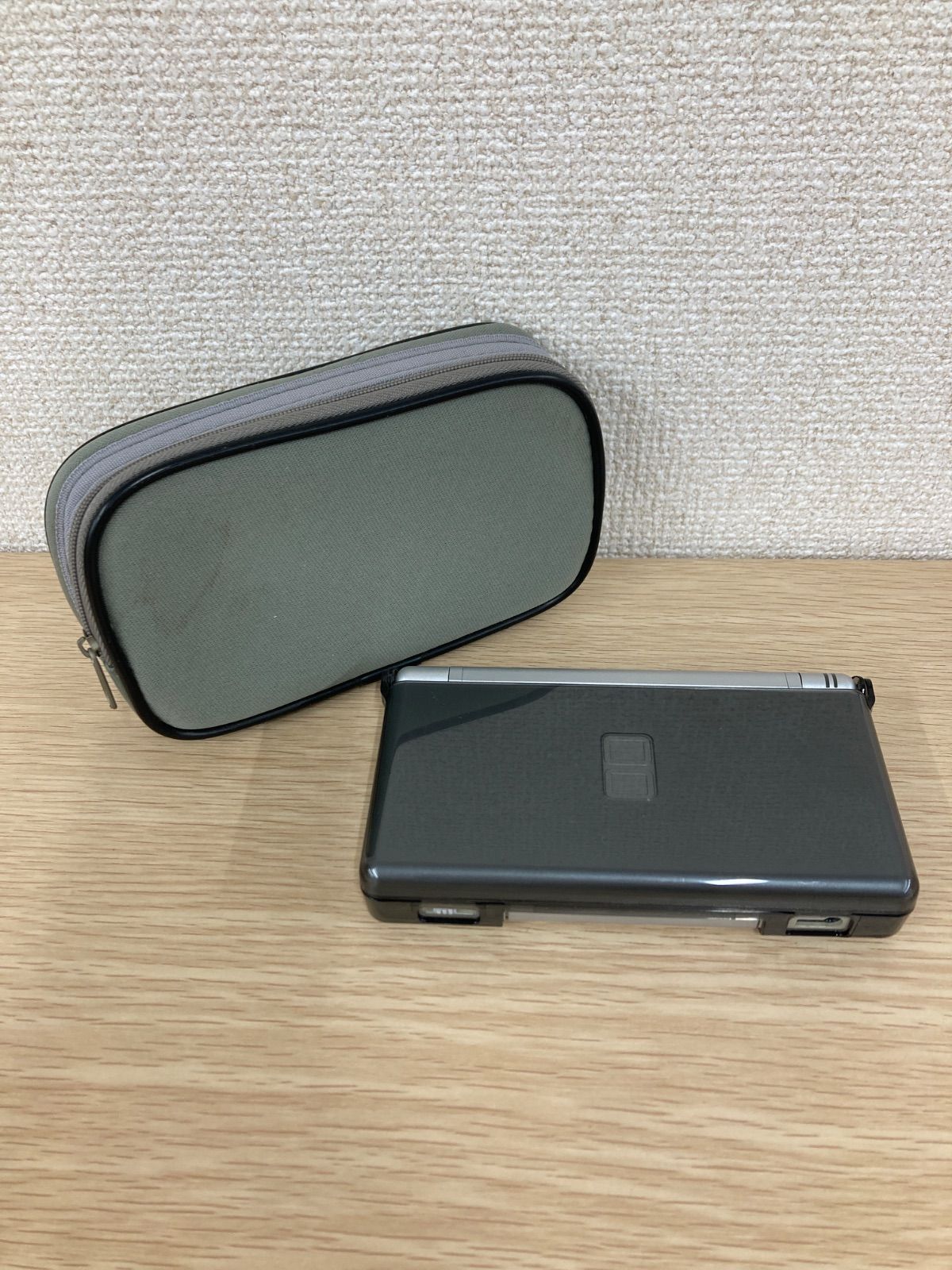 ２ 通電 Nintendo ニンテンドー DS lite シルバー ケース付き ポーチ付き ゲーム機本体 1