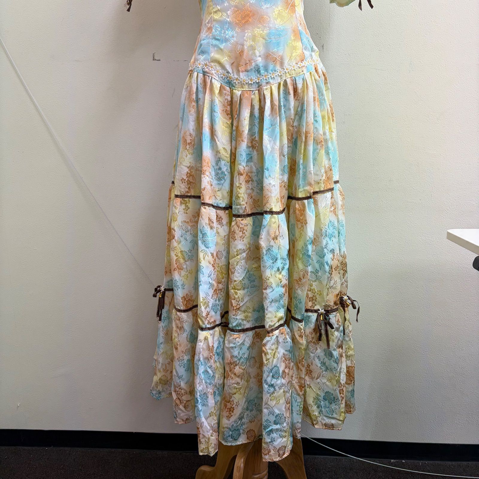 フラメンコワンピース　花柄　フリル付き　舞台ドレス フラメンコ衣装 ドレス ワンピース 花柄 パステルカラー フリル 半袖