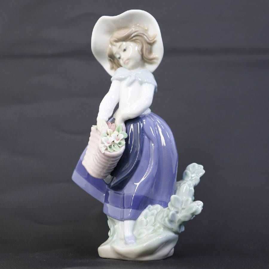 リヤドロ陶器人形　きれいな花ばかり　花と少女 リヤドロ LLADRO 陶器人形 置物 花と少女 綺麗な花ばかり - メルカリ