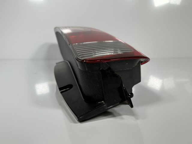 ノア エスクァイ ZRR80 後期 純正 右テールランプ 81551-28711 ノア